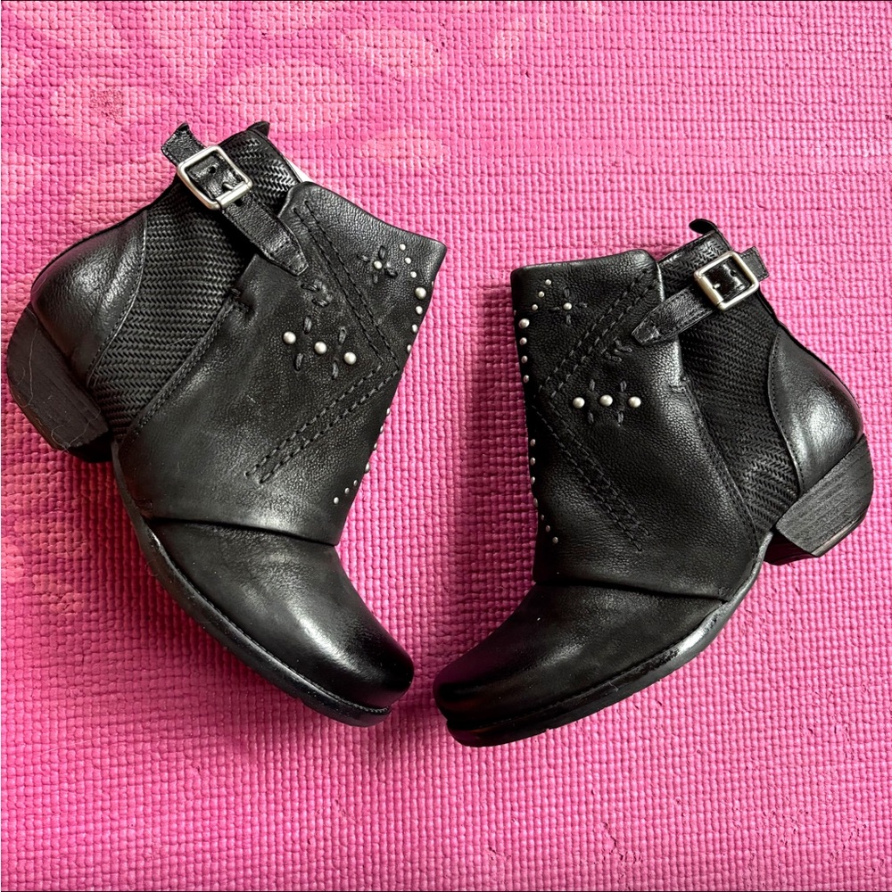 🌺 Miz Mooz Edgy Leather Ankle Boots 🌺